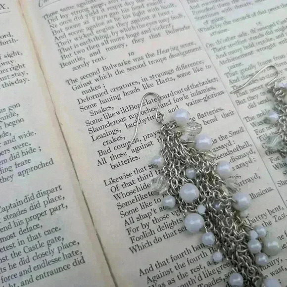 Vintage silver drop earrings with white beads - Picture 7 of 11